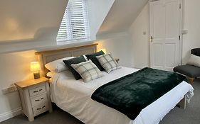 The Coach House - With Hot Tub